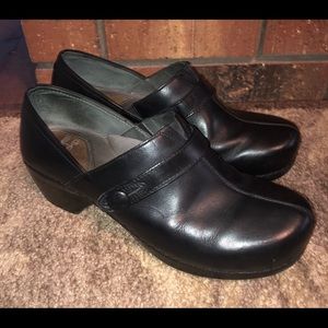 Dansko Women’s Black Clogs EU 40 US 9.5-10